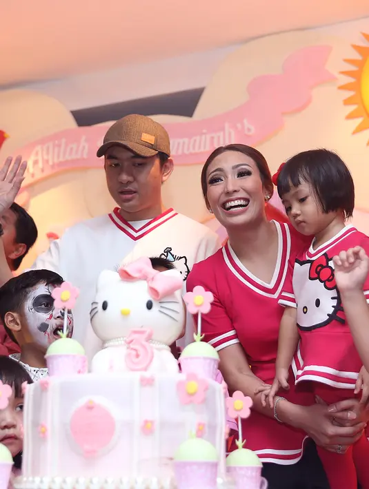 Aktris Ayu Dewi baru saja merayakan hari ulang tahun anaknya, Aqilah Dewi Humaira yang ke-3 tahun. (Andy Masela/Bintang.com)