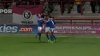 Barry Roche kiper Morecambe tim sepak bola peserta League Two di Inggris mencetak gol pada injury time dan membantu timnya meraih hasil seri melawan Portsmouth.