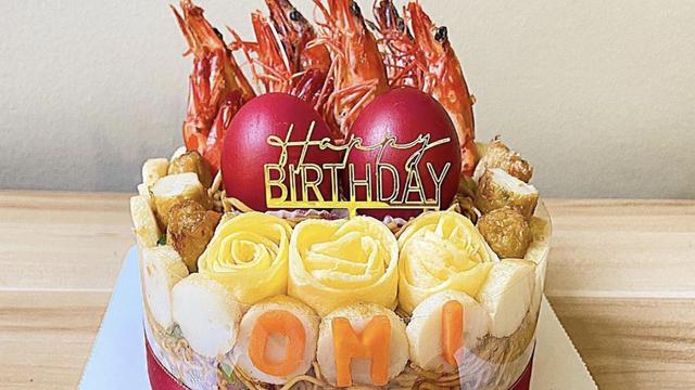 kue ulang tahun yang sedang tren di Singapura, mirip mi goreng Indonesia/dok. Instagram Nyonya Pantry Sg