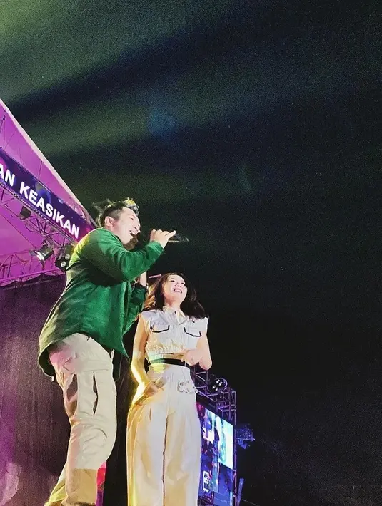 Sebagai rekan duet, chemistry mereka sudah terbentuk dengan apik di atas panggung. [Instagram.com/ohjisoo]