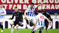 Calon pemain naturalisasi Timnas Indonesia, Thom Haye, membawa SC Heerenveen mengalahkan AFC Ajax 3-2 di Eredivisie 2023/2024. (Bola.com/Dok.AFP/Olaf Kraak/ANP).