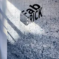 Inovasi berkelanjutan datang dari Prancis yang mengubah limbah tekstil jadi batu bata (@fab.brick)