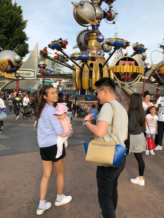 Ia kerap mengunggah beberapa potret kebersamaannya dengan keluarga kecilnya. Beberapa waktu lalu, Acha bersama keluarga kecilnya terlihat menghabiskan waktunya dengan berlibur. (Foto: instagram.com/septriasaacha)