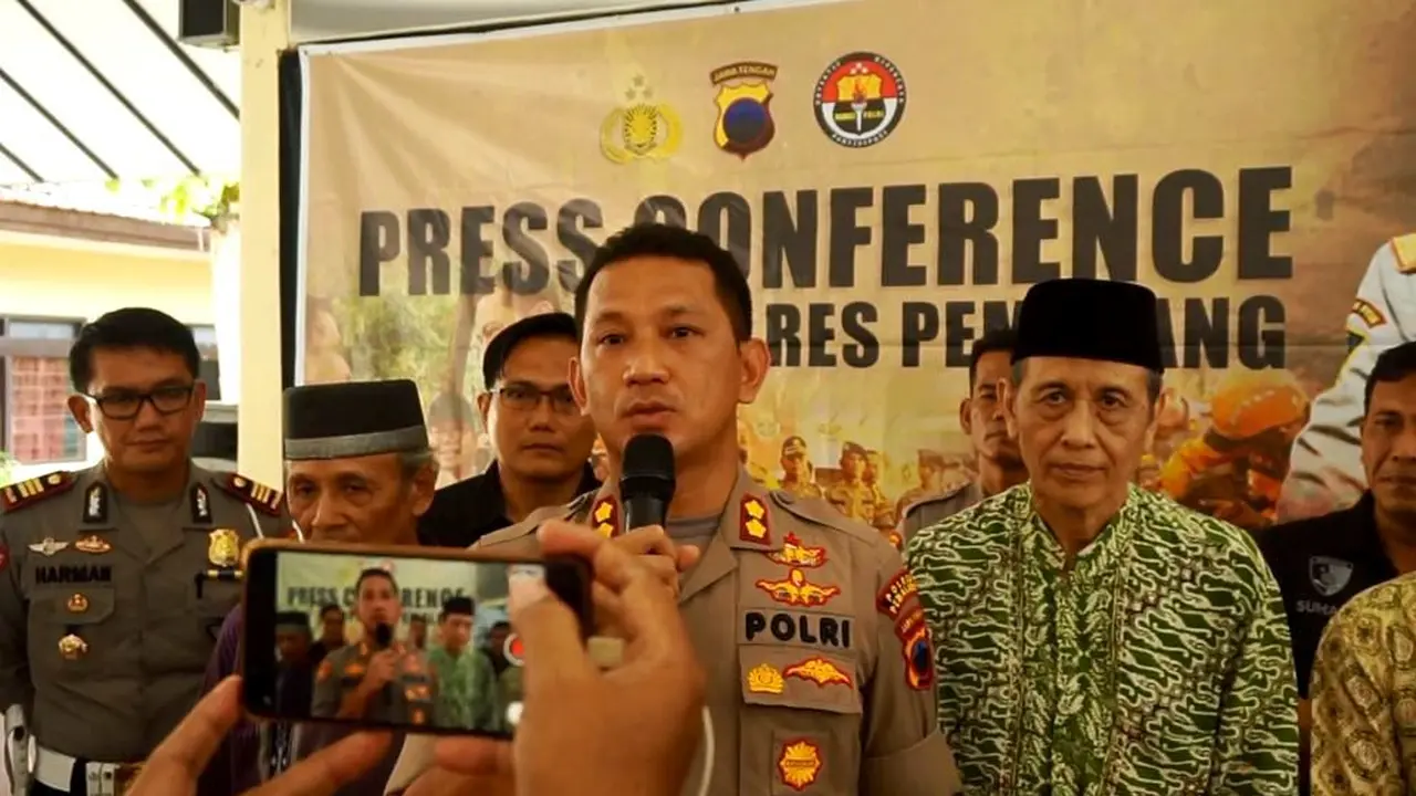 Kapolres Pemalang, AKBP Edy Suranta Sitepu menjelaskan kasus pembakaran Alquran di Pemalang. ( Foto: Liputan6.com/Humas Polres Pemalang/Muhamad Ridlo)