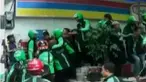 Ketegangan ini dipicu laporan pengojek online wanita yang ditegur pengojek pangkalan.