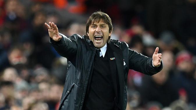 Antonio Conte belum kembali melatih setelah dipecat Chelsea akhir musim lalu. (AFP/Paul Ellis)