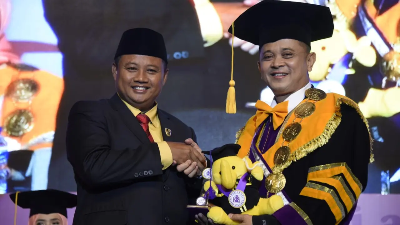 Uu Ruzhanul Ajak Lulusan Perguruan Tinggi Bangun Jabar