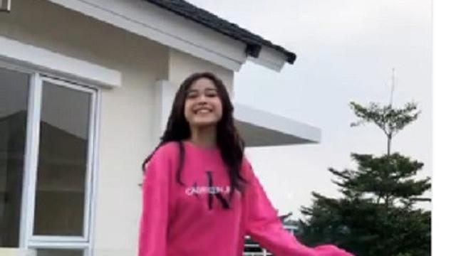 Brisia Jodie pakai baju pink (Foto: Instagram brisiajodie96)