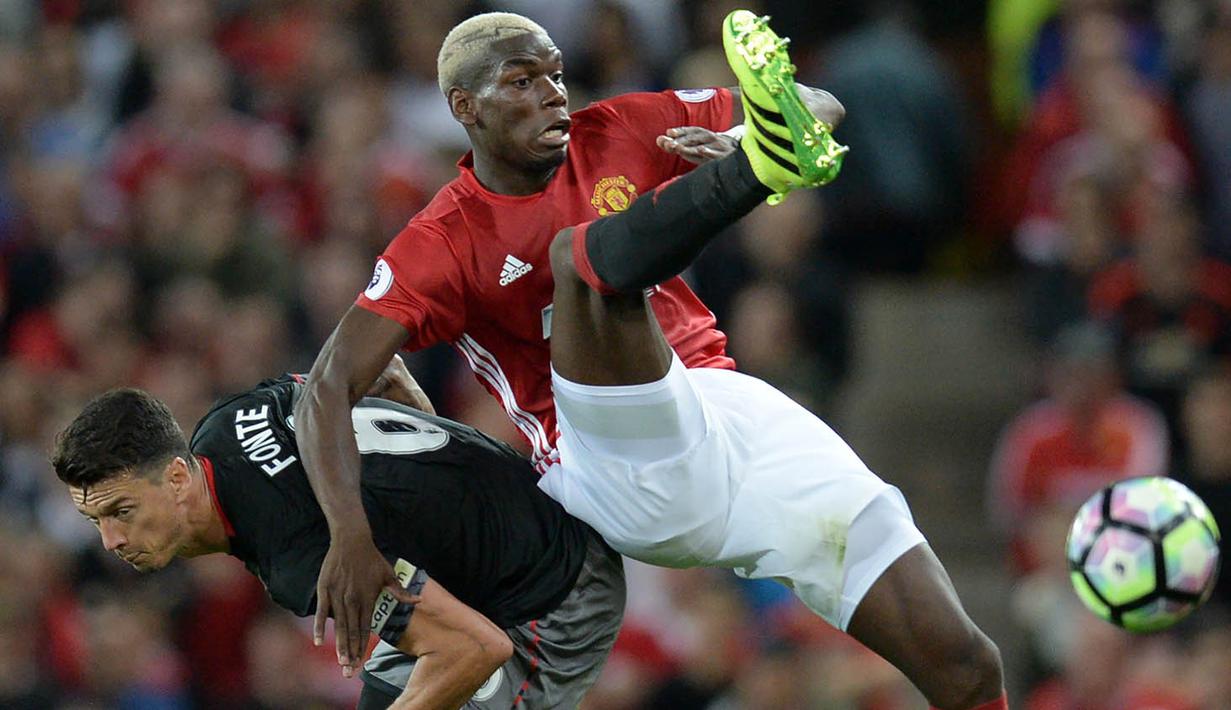 1. Paul Pogba, pemain binaan Manchester United ini didatangkan Juventus secara gratis pada tahun 2012. Bersinar bersama Si Nyonya Tua membuat MU mendatangkannya musim ini dengan menjadikan gelandang Prancis itu pemain termahal dunia. (AFP/Oli Scarff)