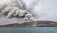 Abu Vulkanik Anak Krakatau Selimuti Warga Pulau Sebesi