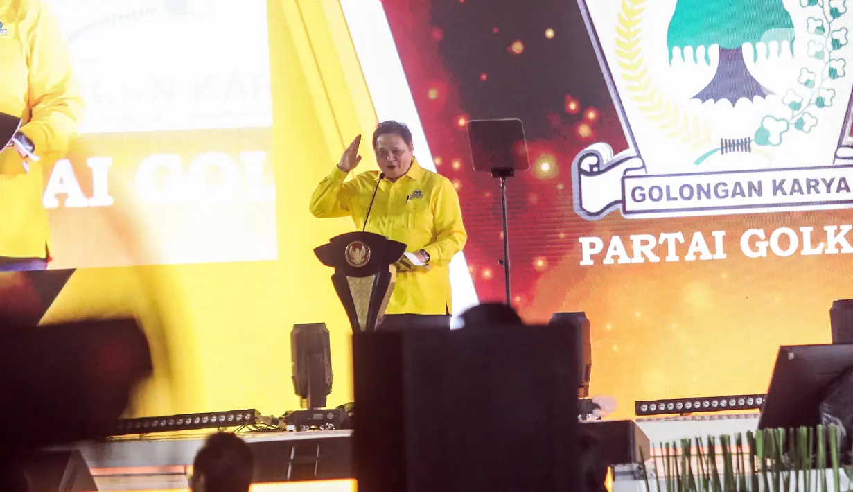 "Tadi ini acaranya HUT Golkar, jadi seperti tadi dilihat dari seluruh rundown-nya kita fokus HUT Golkar," kata Airlangga kepada wartawan di Kantor DPP Partai Golkar, Slipi, Jakarta Barat, Selasa (7/11/2023) dini hari. (Liputan6.com/Angga Yuniar)