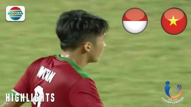 Berita video momen pemain Timnas Indonesia U-19, Witan Sulaiman, hampir mencetak gol indah saat berhadapan dengan Vietnam U-19 pada Piala AFF U-19 2018, Sabtu (7/7/2018).