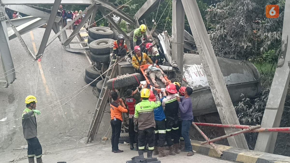 Bikin Jembatan Busui Ambruk, Kementerian PU Minta Perusahaan Truk Semen Perbaiki