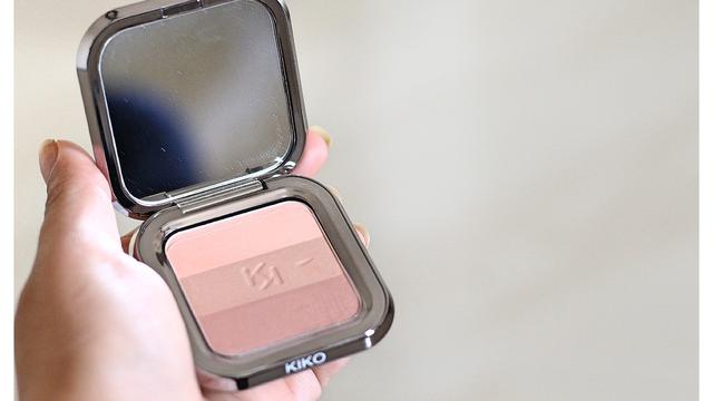 Ilustrasi blush-on