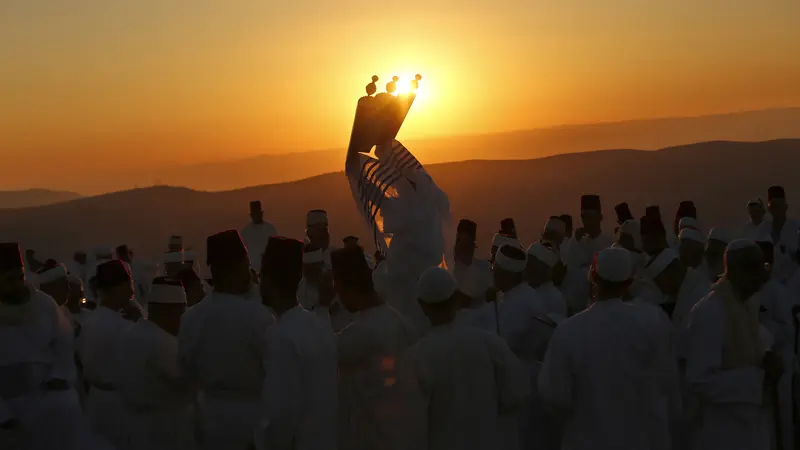 FOTO: Kaum Samaria Peringati Hari Turunnya Taurat