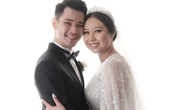 Akhirnya Terungkap, 6 Potret Jess No Limit dan Sisca Kohl Tampil Klasik di Hari Pernikahan