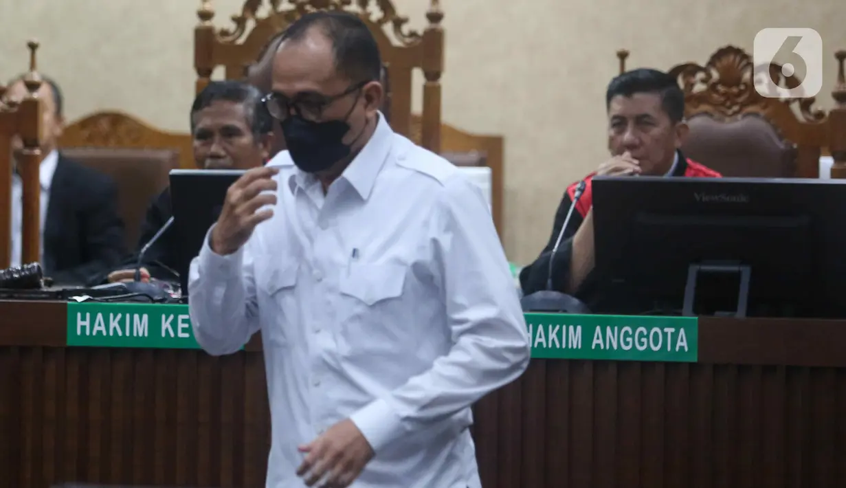 Berikutnya, anak Rafael Alun lain juga disebutkan dalam surat dakwaan, yaitu Christofer Dhyaksa Dharma dan Angelina Embun Prasasya. (Liputan6.com/Herman Zakharia)