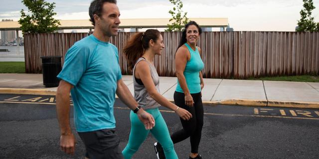 Berjalan Kaki Sebelum dan Sesudah Makan, Sama-Sama Bermanfaat tapi Beda Efek