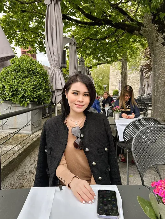 Chen Giovanni sendiri dikenal publik sebagai seorang selebgram. Akun Instagram terverifikasinya telah mengumpulkan 15,2 ribu pengikut sampai artikel ini ditulis.