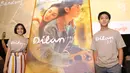 Pemeran film Dilan 1991, Vanesha Prescila dan Iqbaal Ramadhan berpose di depan poster film di Kemang, Jakarta, Kamis (17/1). Film Dilan 1991 resmi meluncurkan trailernya pada hari ini (17/01). (Kapanlagi.com/ Adrian Utama Putra)