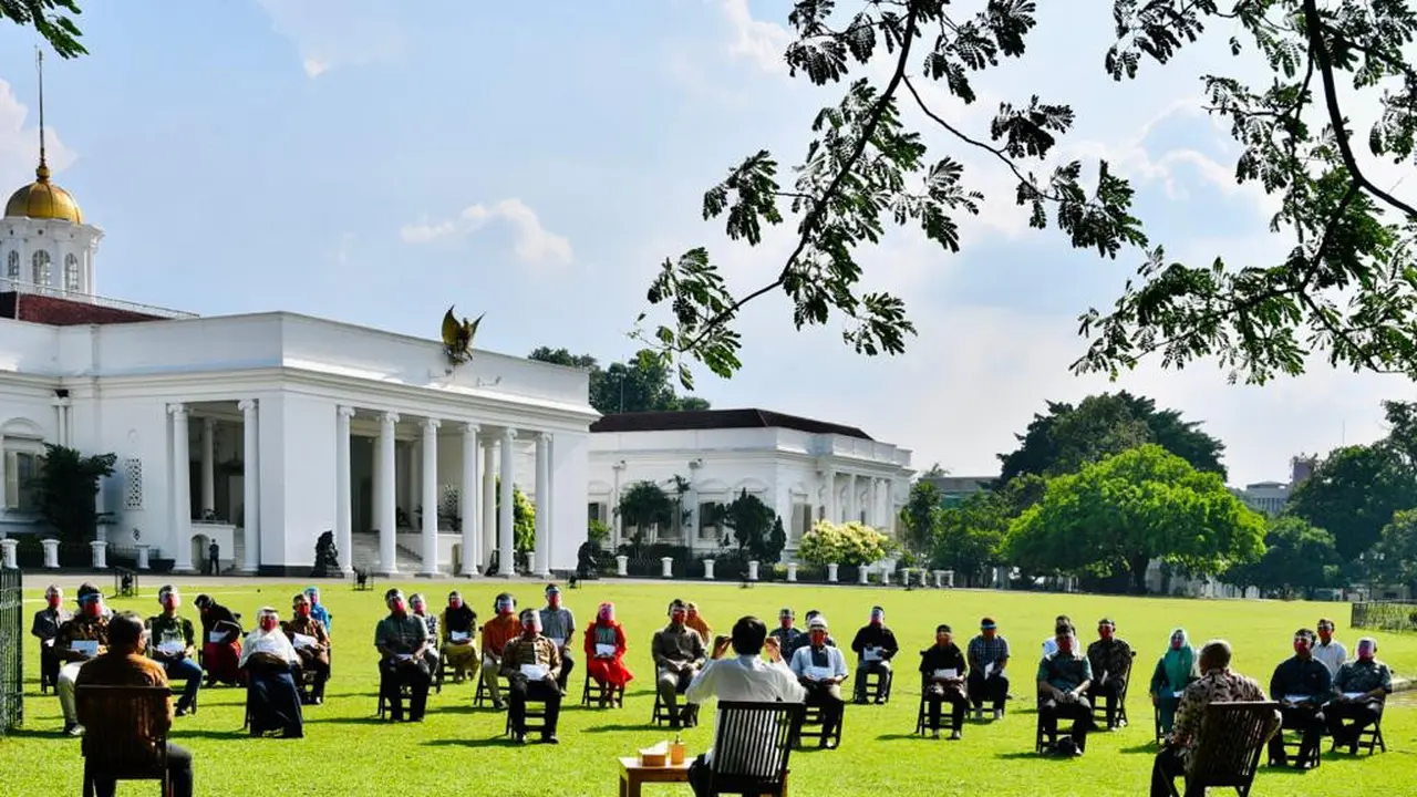 Jokowi.