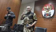 Pimpinan KPK Agus Rahadjo saat menjawab pertanyaan wartawan terkait penyiraman air keras terhadap Novel Baswedan di gedung KPK, Jakarta (11/4). (Liputan6.com/Helmi Afandi)