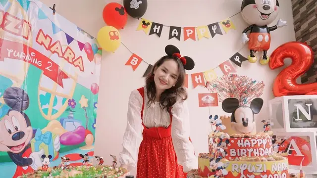 6 Potret Angelica Simperler saat Rayakan Ultah Anak, Penampilannya Dipuji