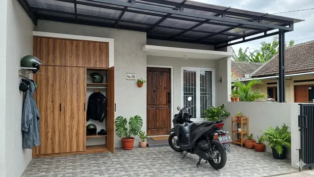 Inspirasi Teras Rumah Jadi Garasi Motor Estetik Tanpa Tambah Lahan