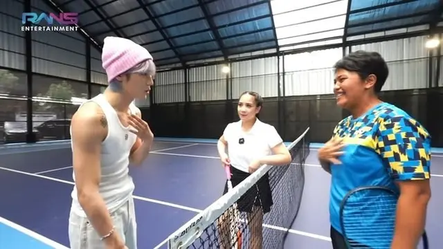 8 Momen Taeyong NCT Main ke Rumah Raffi Ahmad dan Nagita Slavina, Ajak Sparing Tenis