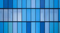 Ilustrasi Warna Biru (Photo by Luca Nicoletti on Unsplash)