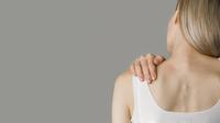 Kanker Payudara yang Menyebar ke Tulang Bisa Picu Gejala Nyeri Bahu. Foto: Freepik.