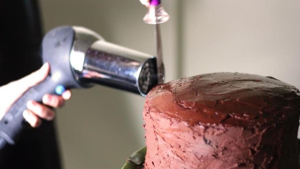 6 Fungsi Unik Pengering Rambut yang Tidak Anda Ketahui Sebelumnya