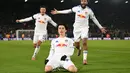 Pemain Leeds United, Ao Tanaka melakukan selebrasi setelah mencetak gol debutnya di tim dalam laga lanjutan Liga Inggris 2025/2026 melawan Chelsea di Elland Road, Leeds, Inggris, Rabu (03/12/2025). (AFP/Oli Scarff)