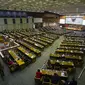 Anggota dewan mengikuti jalannya Sidang Paripurna DPR membahas revisi UU MD3 di Kompleks Parlemen, Senayan, Jakarta, (26/11). (ANTARA FOTO/Ismar Patrizki)