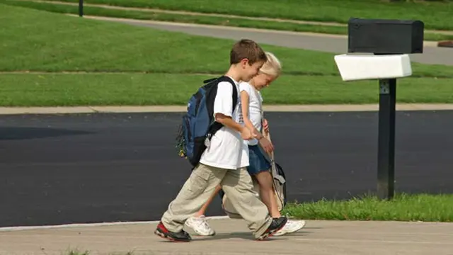 Alasan Anak Jalan Kaki dan Bersepeda ke Sekolah Lebih Sehat