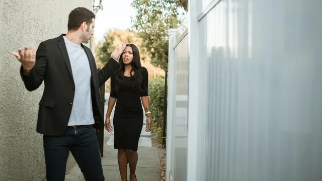 Ilustrasi konflik dalam keluarga, pasangan bertengkar