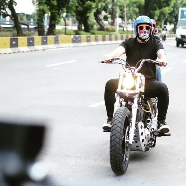 13 Tahun Jadi Duda, Ini 7 Gaya Vicky Nitinegoro dengan Hobi Motornya