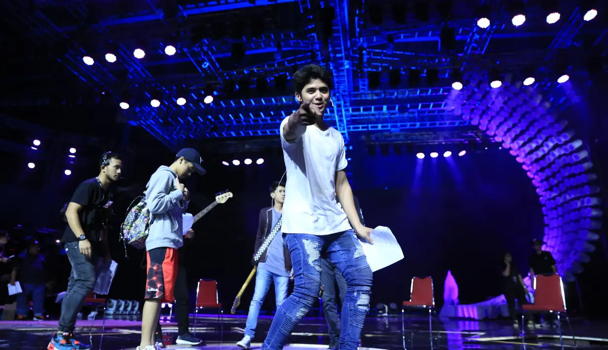 Anak-anak muda berbakat dari berbagai profesi itu dikumpulkan dan terbentuklah grup. Kedua geng yang tergabung dalam grup masing-masing tersebut akan membawakan lagu-lagu hits Inbox trendsetter selama tahun 2016 . (Adrian Putra/Bintang.com)