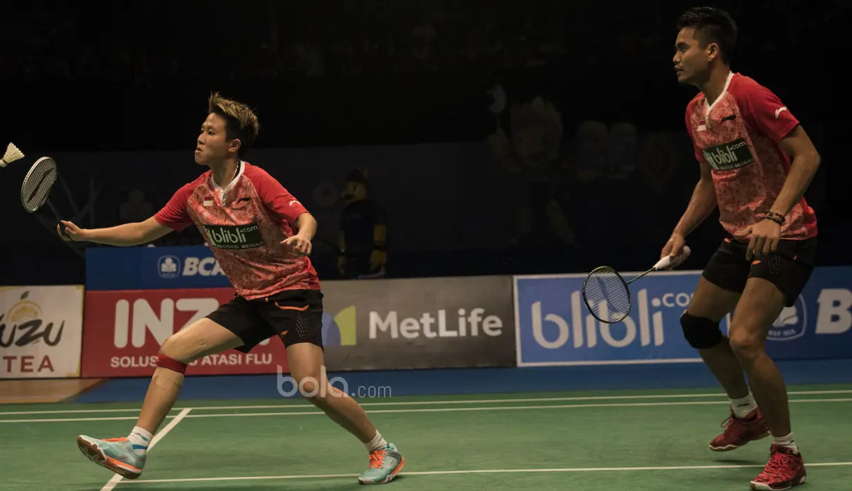 Sejak awal laga Tontowi Ahmad/Liliyana Natsir tampil percaya diri dan hampir selalu unggul dari pasangan China. (Bola.com/Vitalis Yogi Trisna)