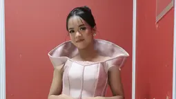 Kira Dangdut Academy 8 Curi Perhatian di Top 17