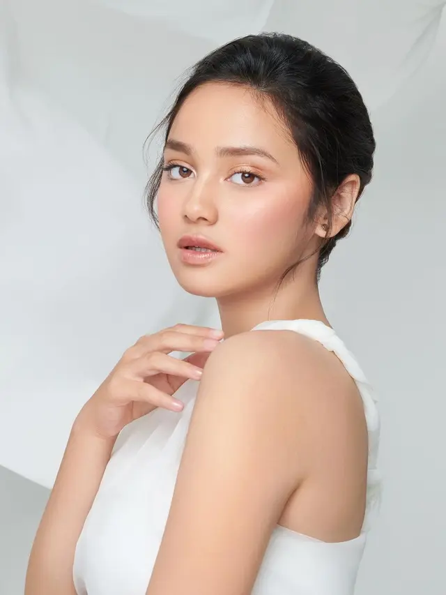 7 Gaya Pemotretan Syifa Hadju dalam 'No Makeup' Makeup Look, Memesona