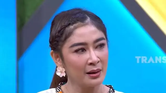 Uut Permatasari menangis terharu
