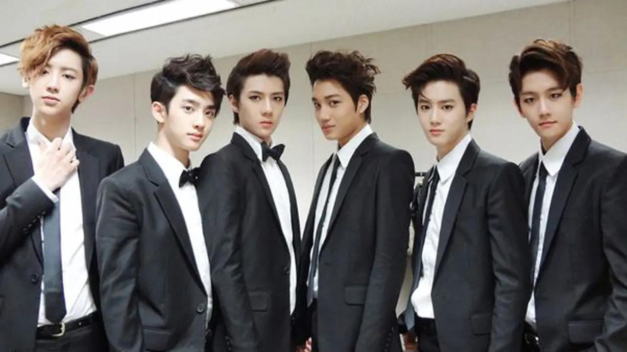 EXO Dihujani Pakaian Dalam Saat Tampil di Meksiko