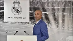 Legenda Real Madrid dan Prancis, Zinedine Zidane, terpilih sebagai pelatih baru Real Madrid menggantikan Rafael Benitez. Zidane hadir dalam konferensi pers pertamanya di Stadion Santiago Bernabeu, Madrid, (4/1/2016). (AFP/Gerard Julien)