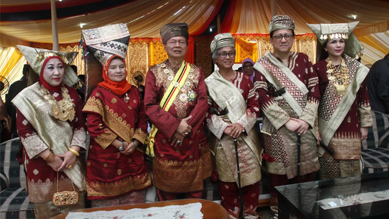 Budaya Minang Selimuti Pemberian Gelar Kehormatan Dirut Pertamina