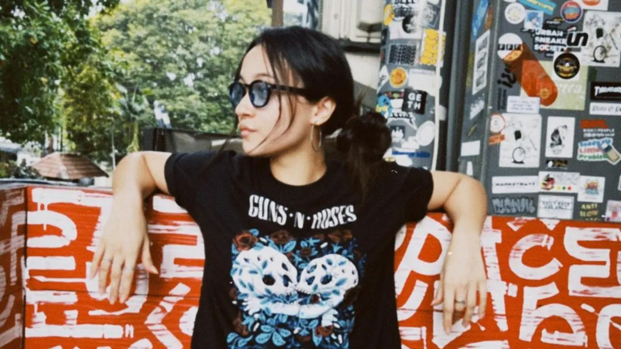 Pesona Megan Domani dengan Outfit Hitam, Simpel dan Stylish