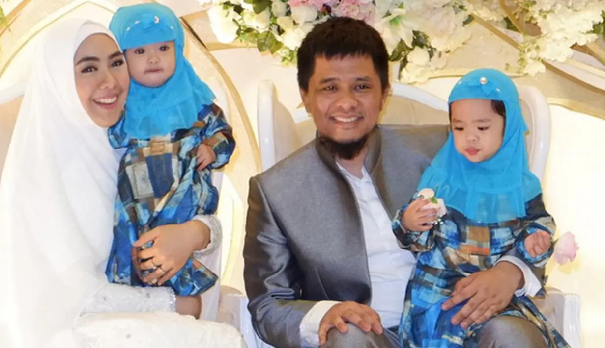 Melihat pengalaman baru sebagai ibu untuk pertama kalinya itu membuat Oki dan Suami hingga menanggis di rumah sakit melihat putrinya terbujur lemas  diruang perawatan. (Instagram/okisetianadewi)