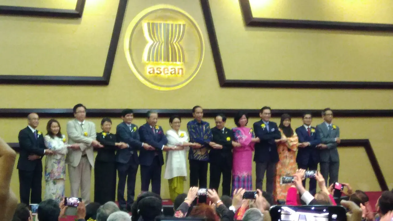 Presiden Jokowi bersama negara-negara ASEAN