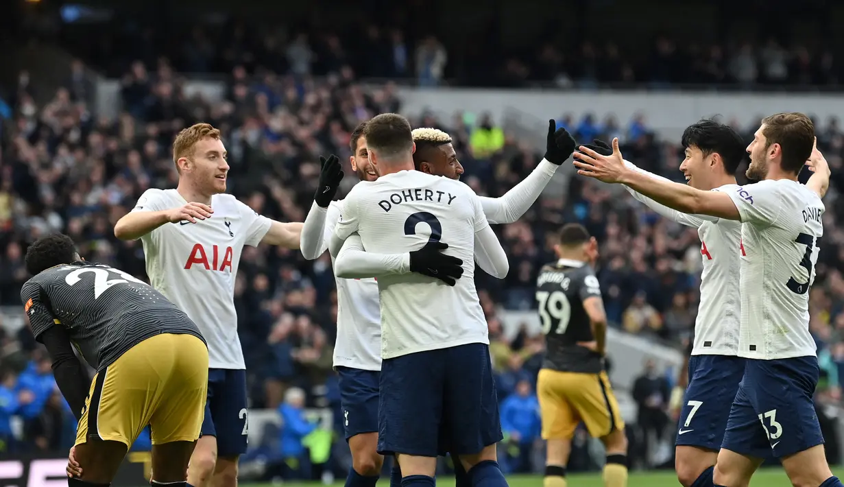 5-1. Kemenangan 5-1 Tottenham Hotspur atas tamunya Newcastle United terjadi di pekan ke-31 Liga Inggris 2021/2022, 3 April 2022. Kelima gol Spurs dicetak oleh lima pemain berbeda, Ben Davies, Matt Doherty, Son Heung-min, Emerson Royal dan Steven Bergwijn. (AFP/Glyn Kirk)