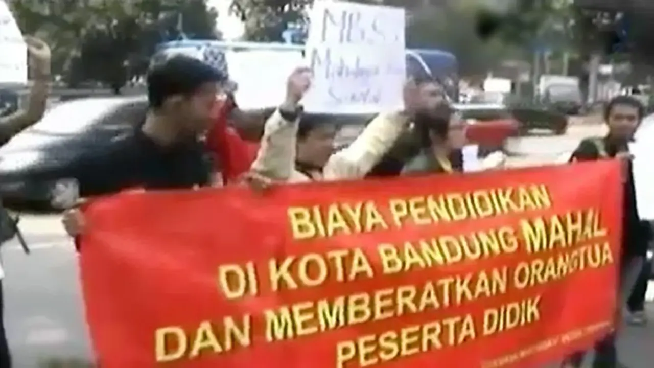 Demo-Tuntut-Beasiswa